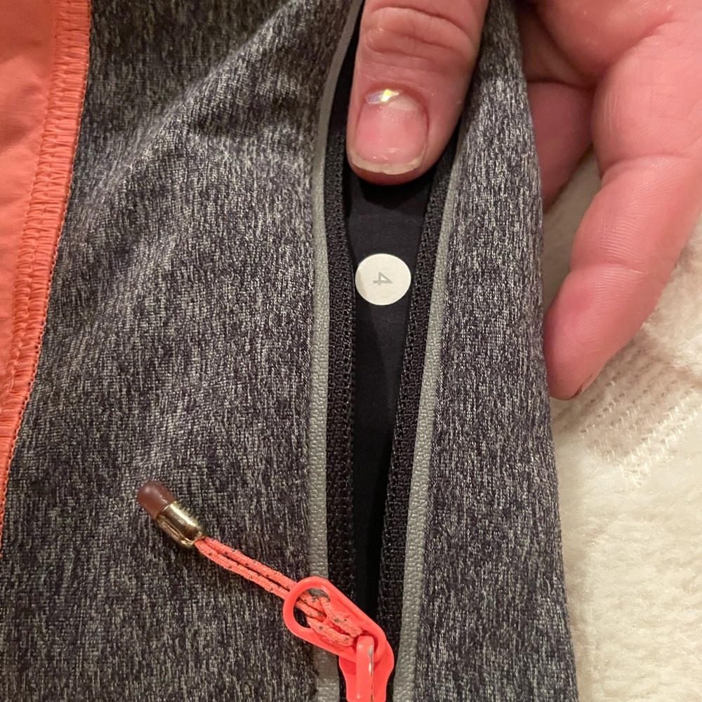 LuluLemon Speed Shorts Size 4 - Picture 6 of 8